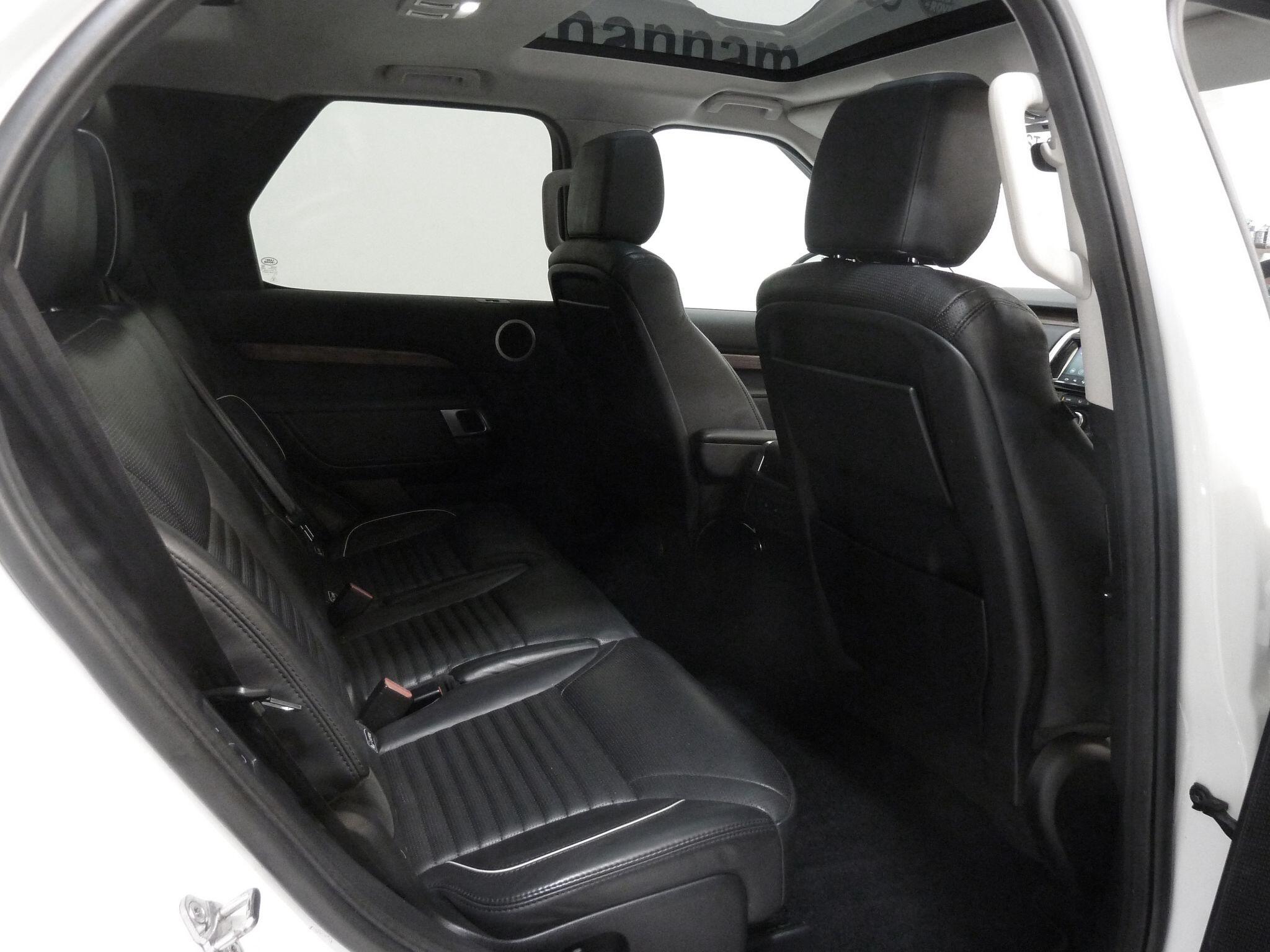 Land Rover Discovery 2.0 Si4 HSE   <br/><br/>PAN ROOF + BLACK PACK + STEPS