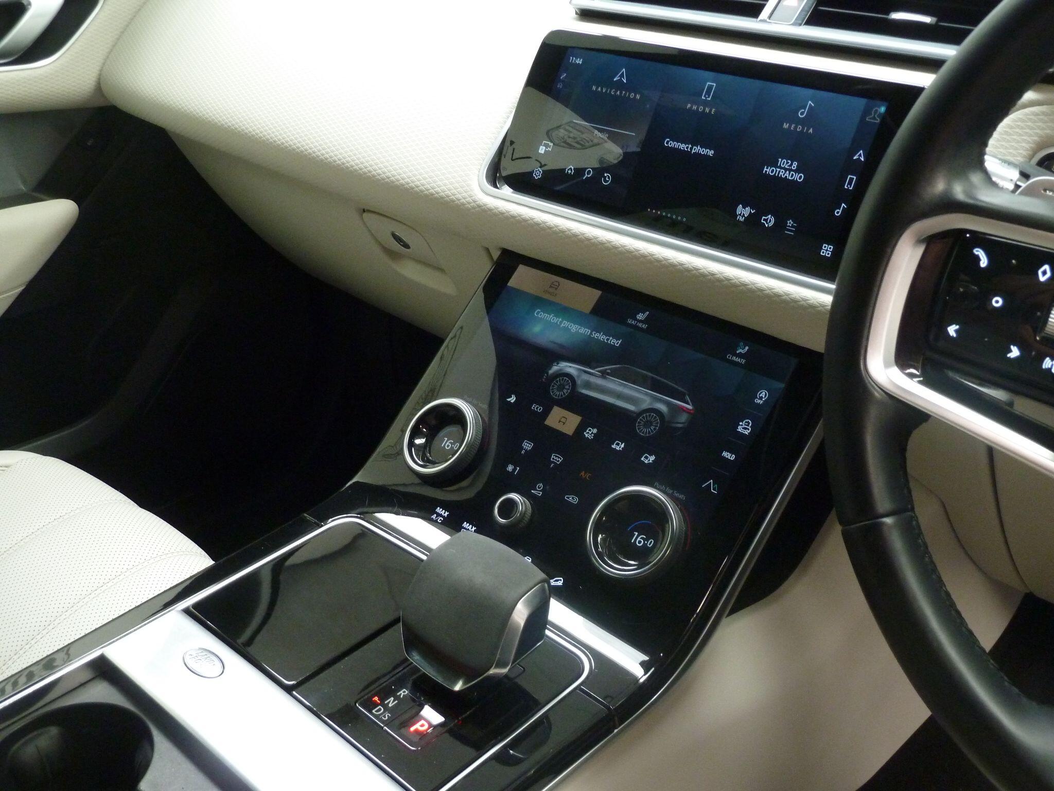 Land Rover Range Rover Velar 2.0 D200  R-Dynamic S   <br/><br/>BLACK EXTERIOR PACKAGE
