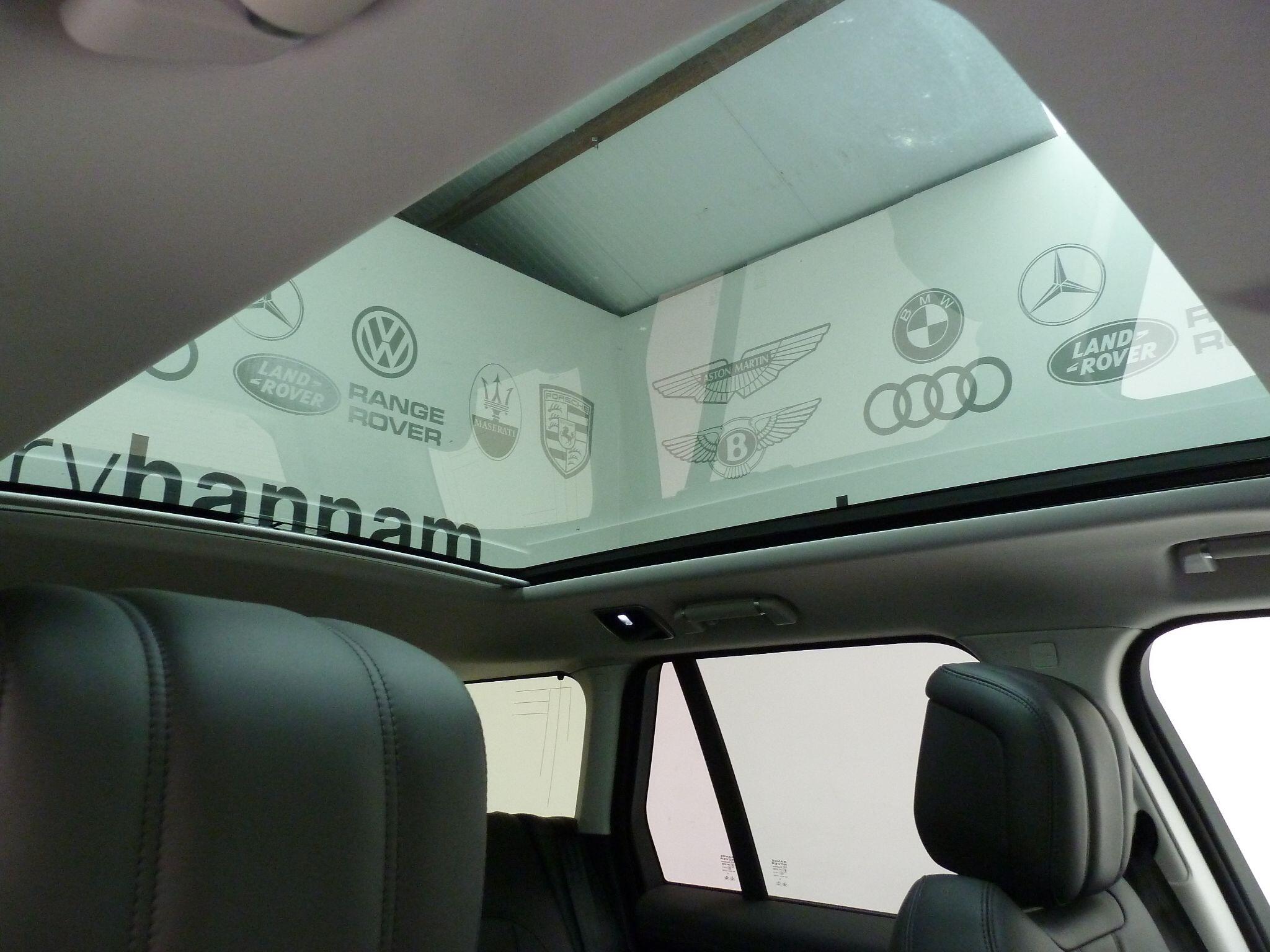 Land Rover Range Rover 2.0 P400e  Vogue   <br/><br/>PAN ROOF + BLACK PACK