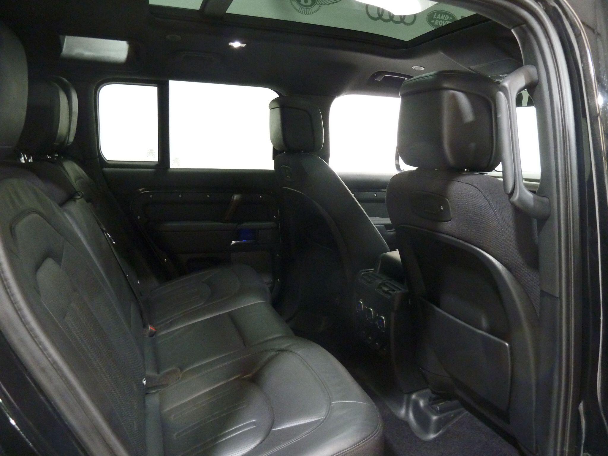 Land Rover Defender 110 3.0 P400  X SUV  Petrol   (400 ps)<br/><br/>DEFENDER-X HAWKE EDITION