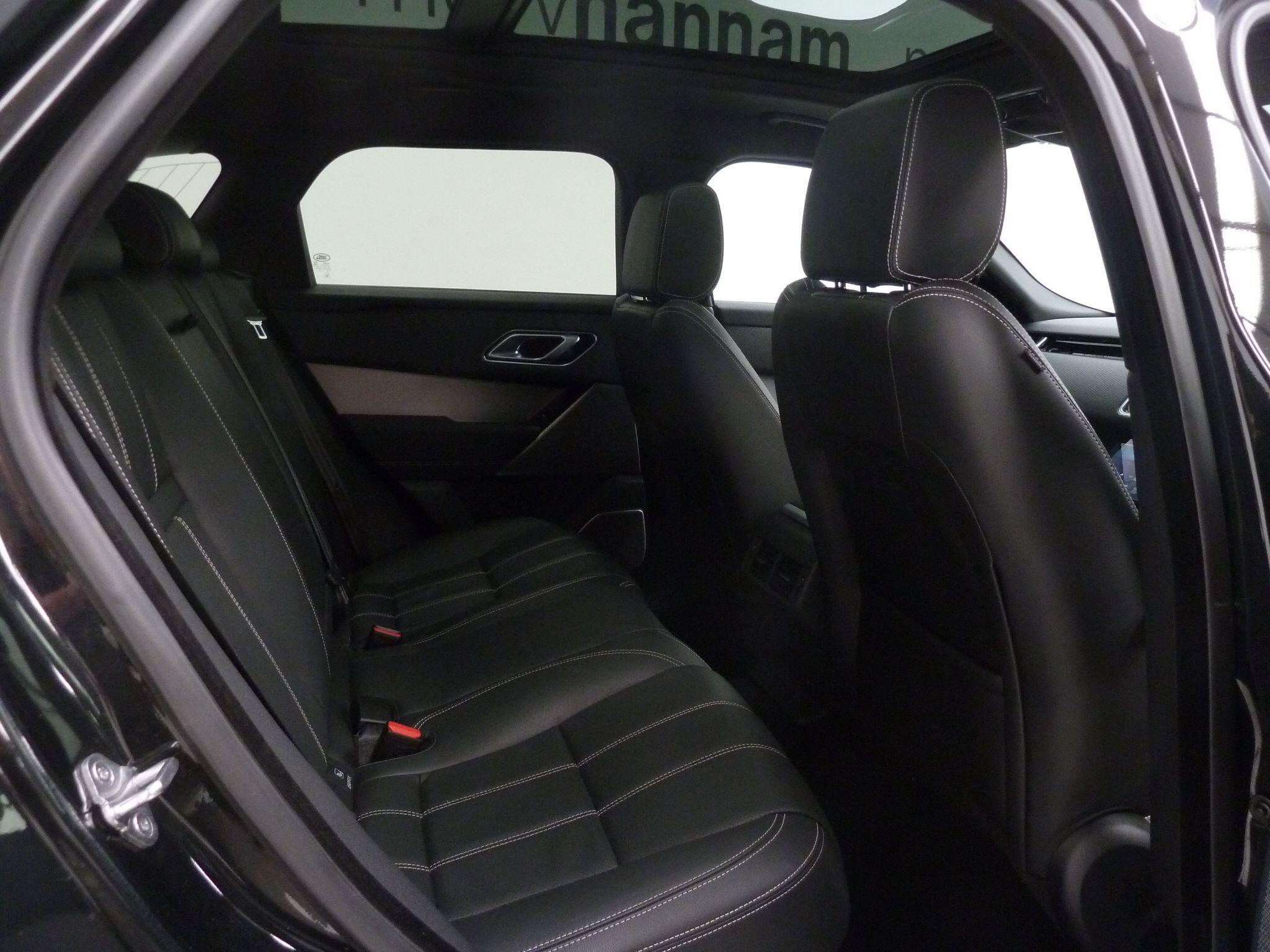 Land Rover Range Rover Velar 2.0 D200  Edition   <br/><br/>OPENING PAN ROOF + BLACK PACK